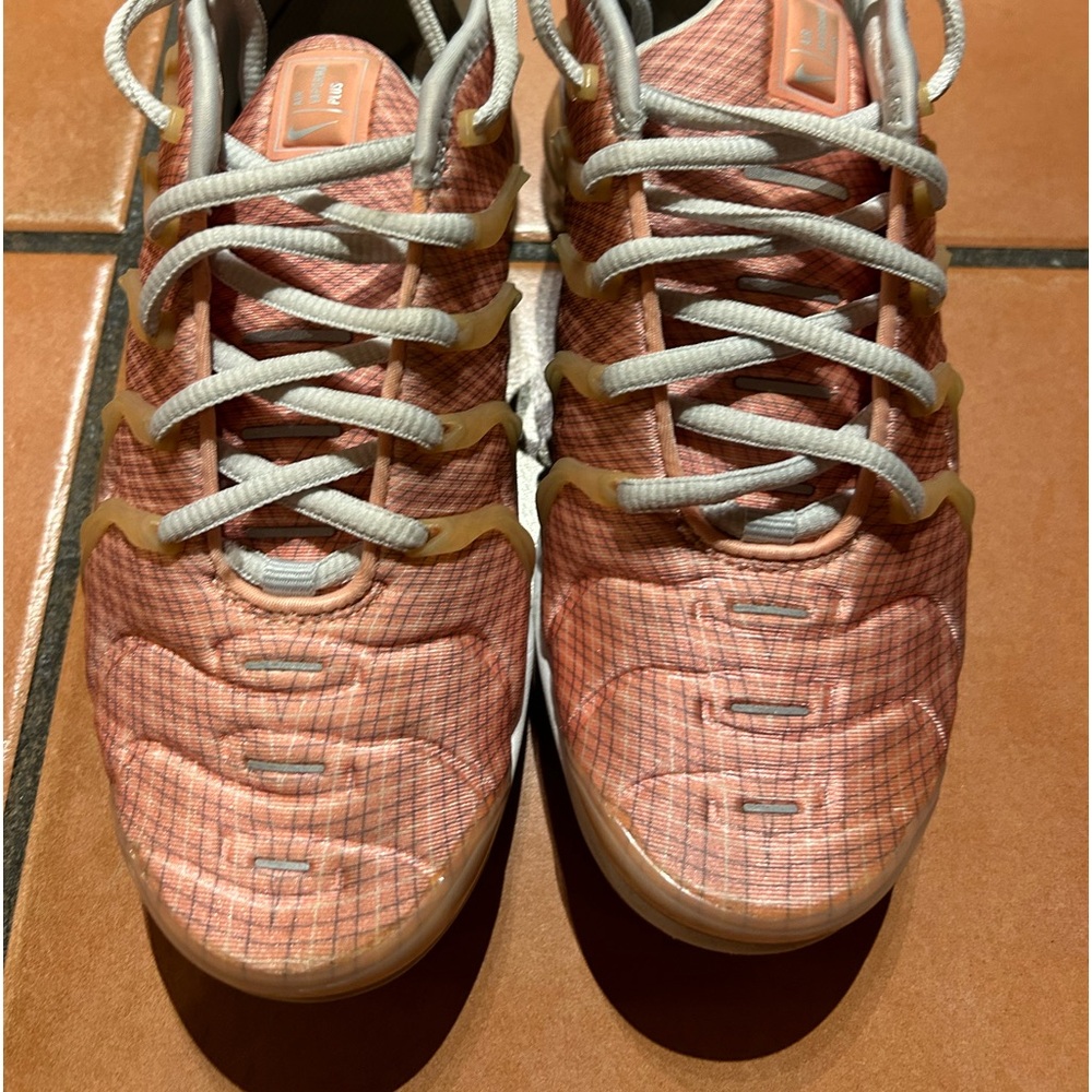 Nike Air Vapormax Plus Bleached Coral Pink White AO4550-603 Women's Size 5.5